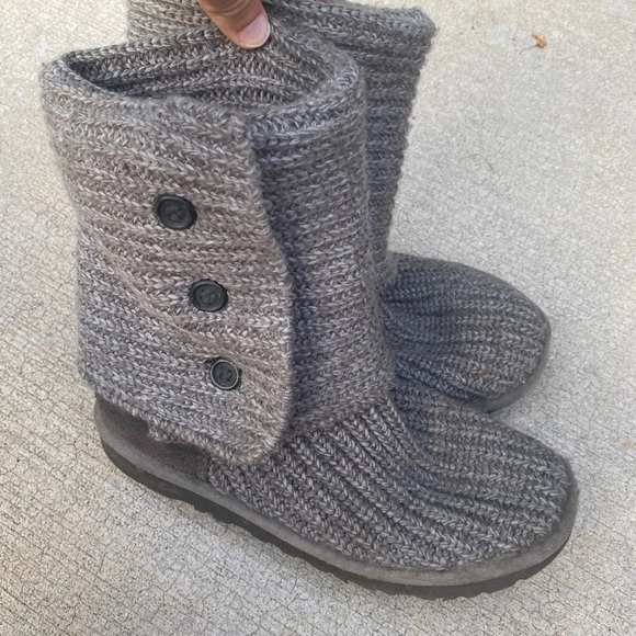 Size 5 ugg boots - Picture 3 of 3